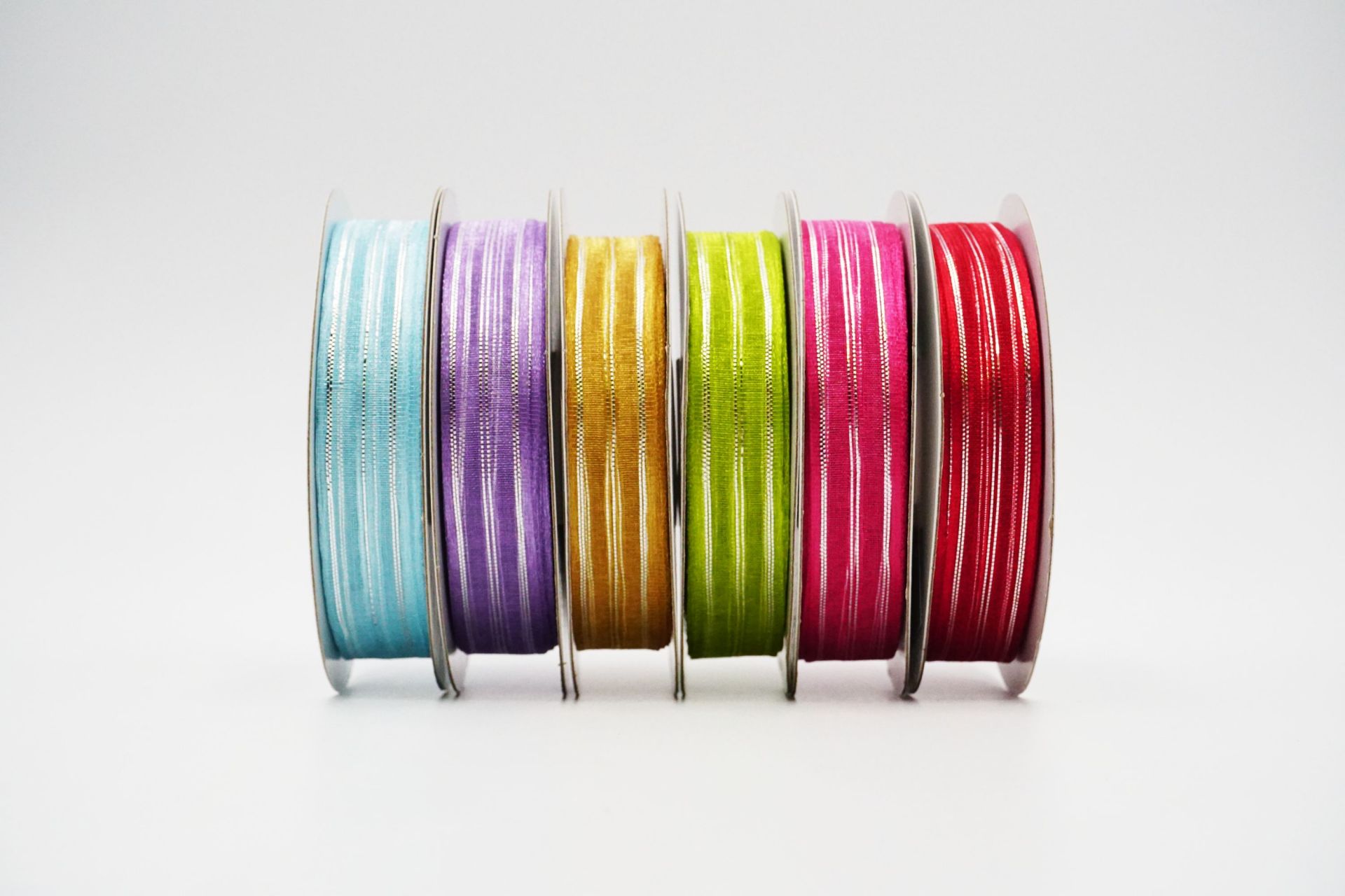 Металеві смуги прозорої стрічки